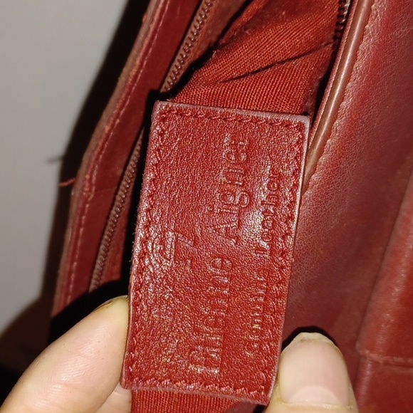 GUC - Etienne Aigner Genuine Cowhide Leather Wine Color Bag - Picture 10 of 14